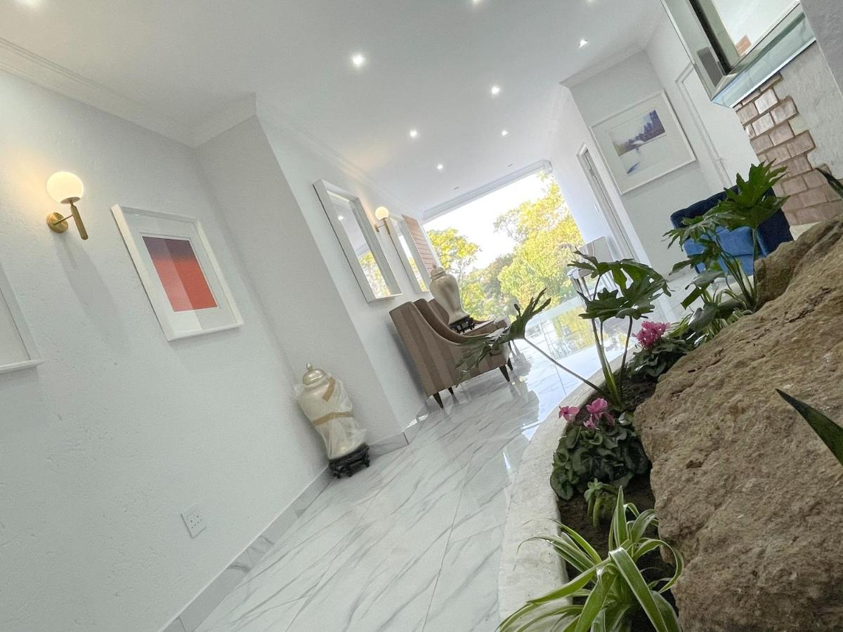 Amoris Guest House-Randburg Йоханнесбург Экстерьер фото