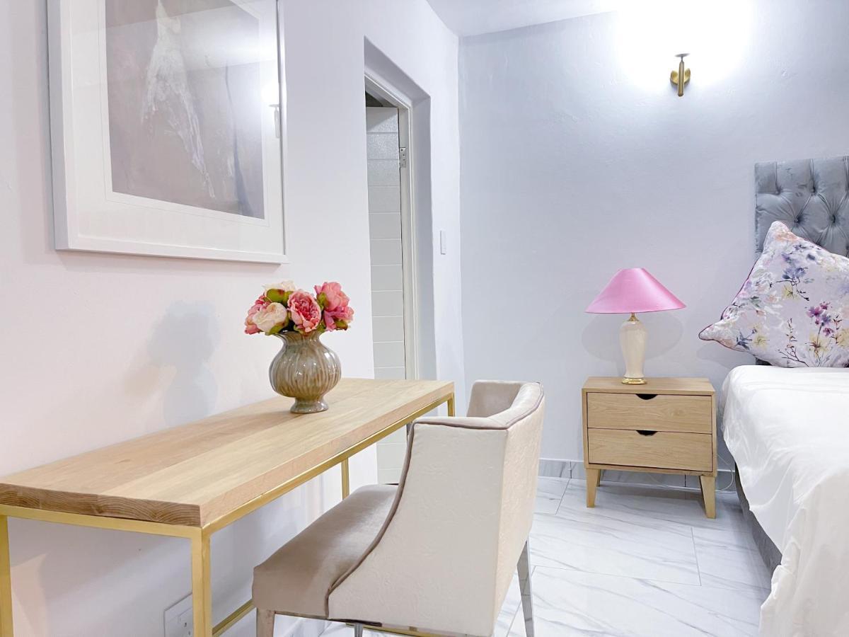 Amoris Guest House-Randburg Йоханнесбург Экстерьер фото