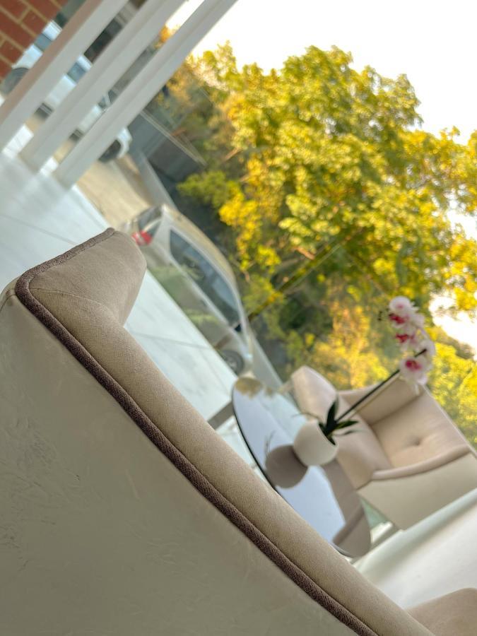 Amoris Guest House-Randburg Йоханнесбург Экстерьер фото