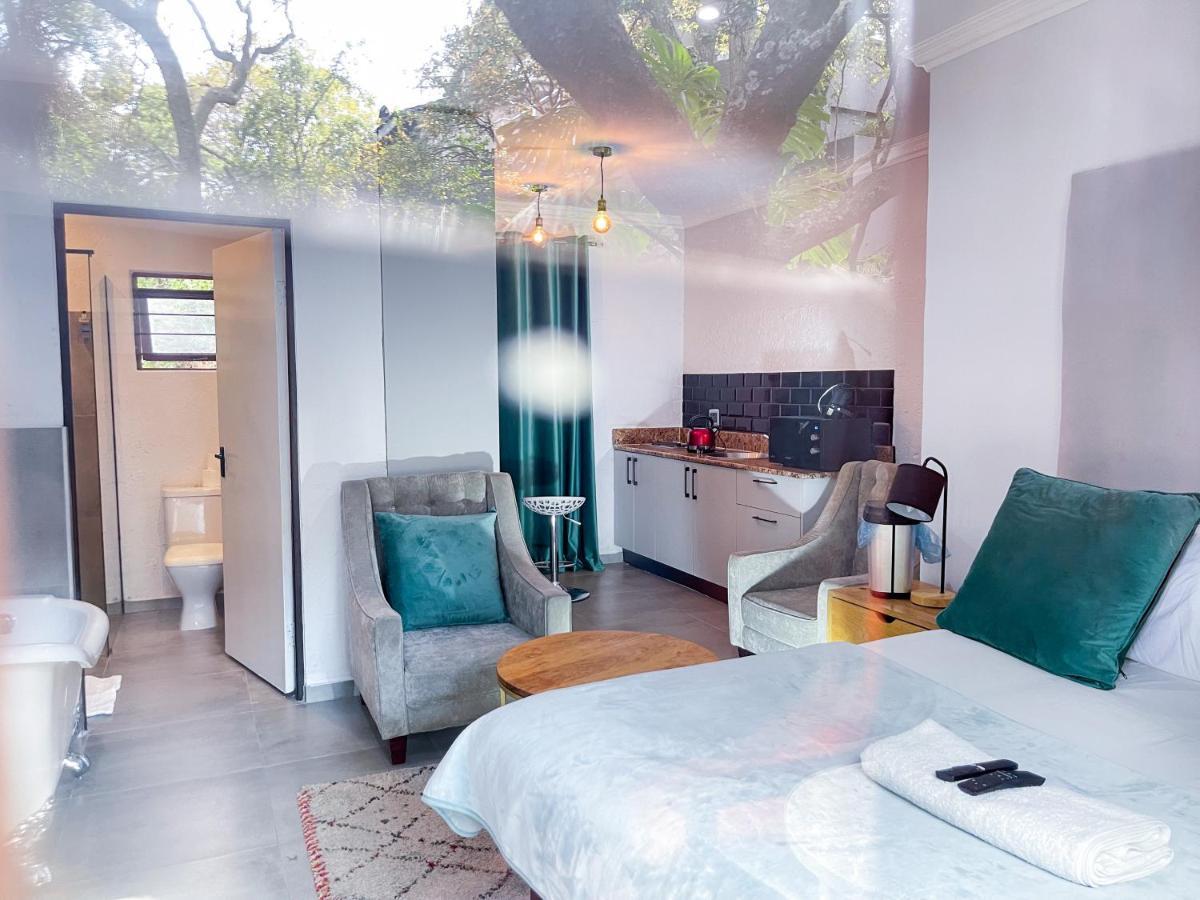 Amoris Guest House-Randburg Йоханнесбург Экстерьер фото